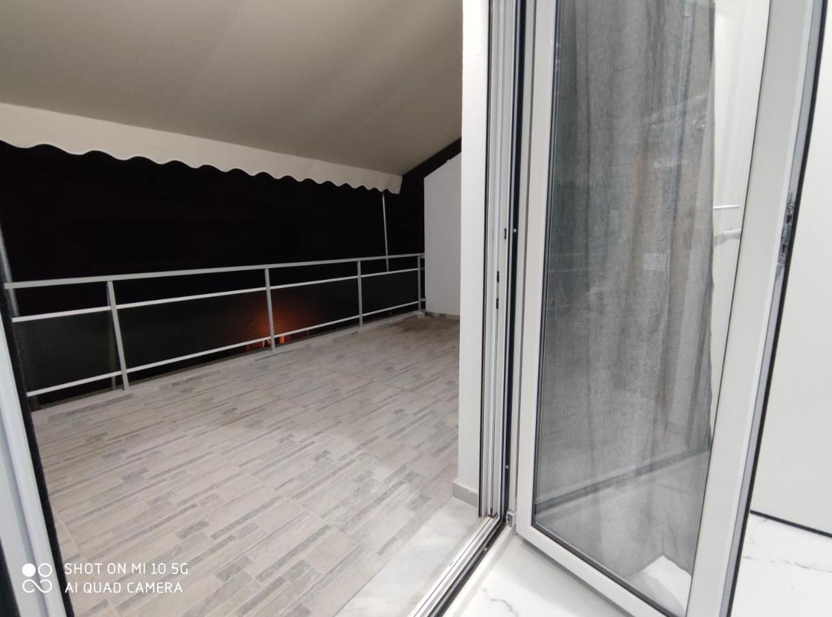 Modern Apartment With A Huge Terrace 雅典 外观 照片
